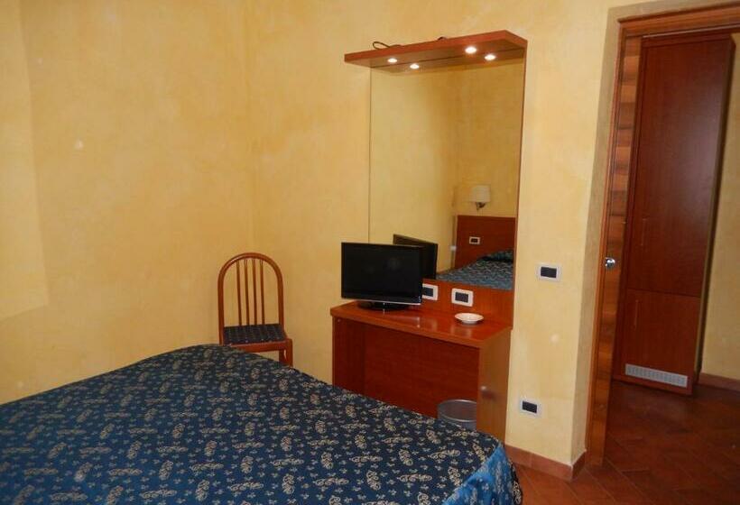 Номер Стандарт, Albergo Dei Leoni