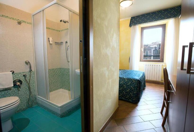 スーペリアシングルルーム, Albergo Dei Leoni