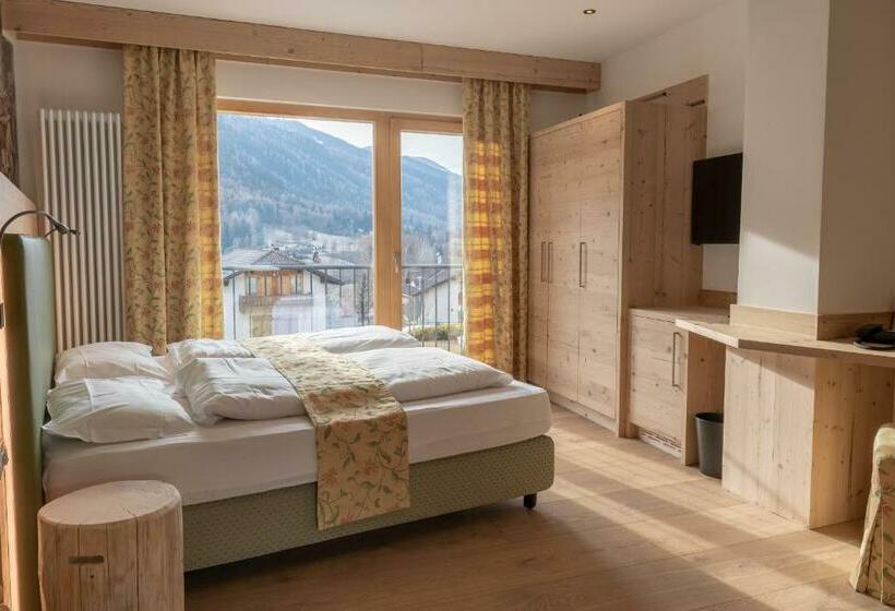 جناح جونيور, Eccher 3 Stelle Superior