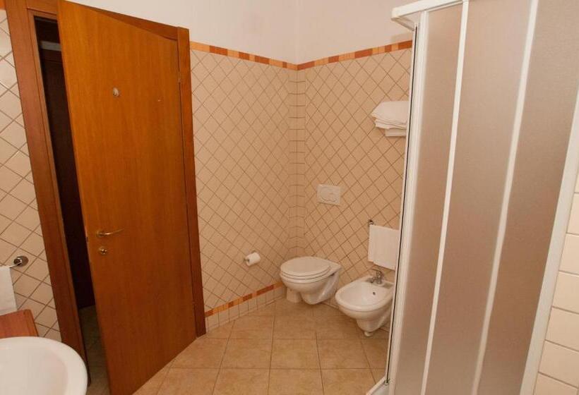 اتاق استاندارد سه نفره, Kaly