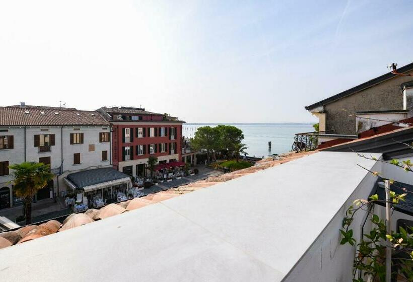 غرفة قياسية مطلّة علي البحيرة, Le Rêve   Lake View Rooms