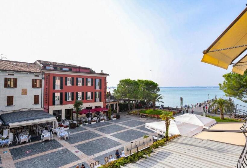 غرفة ديلوكس رباعية, Le Rêve   Lake View Rooms