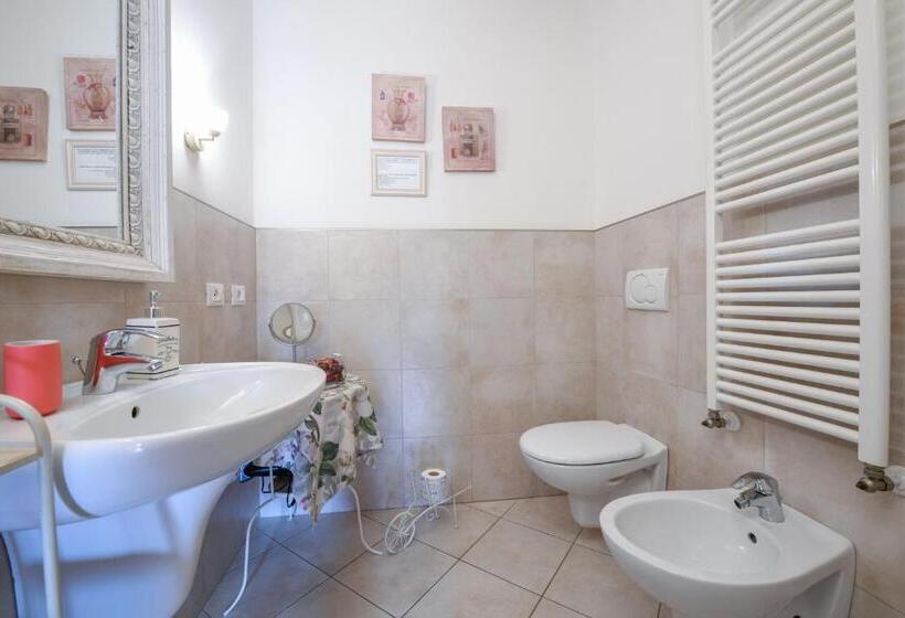 غرفة قياسية رباعية, Le Rêve   Lake View Rooms