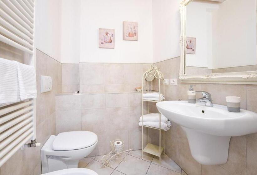 غرفة قياسية مزوَّدة بشُرفة, Le Rêve   Lake View Rooms
