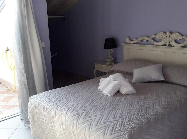 غرفة قياسية مزوَّدة بشُرفة, Le Rêve   Lake View Rooms