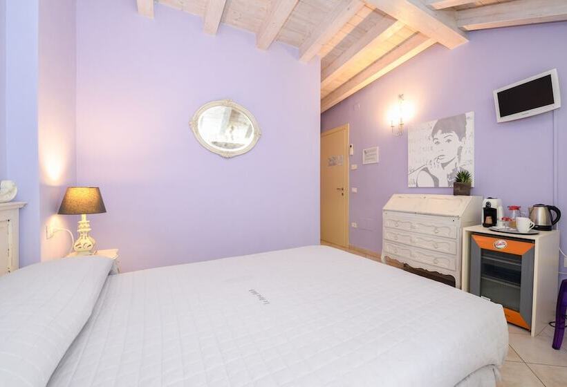 غرفة قياسية مزوَّدة بشُرفة, Le Rêve   Lake View Rooms