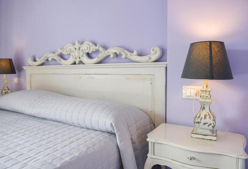 غرفة قياسية مزوَّدة بشُرفة, Le Rêve   Lake View Rooms