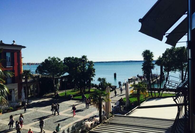 غرفة قياسية مطلّة علي البحيرة, Le Rêve   Lake View Rooms