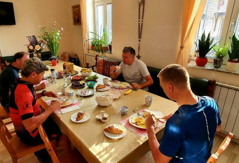 اتاق استاندارد یک نفره, Hostel Sonce