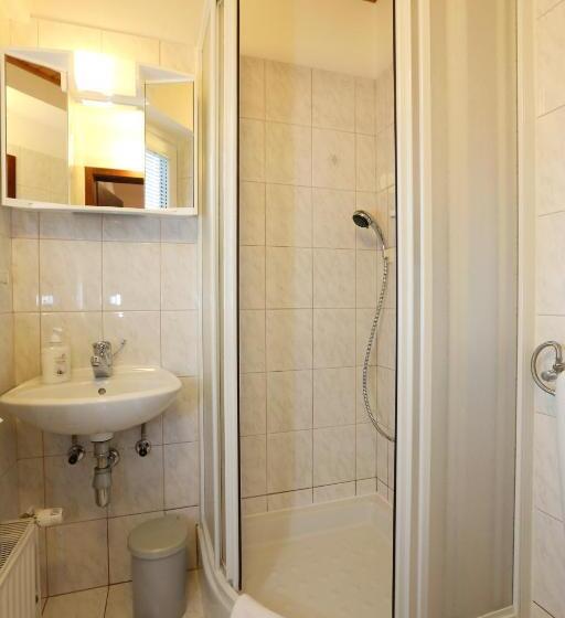 اتاق استاندارد با بالکن, Accommodation Resman