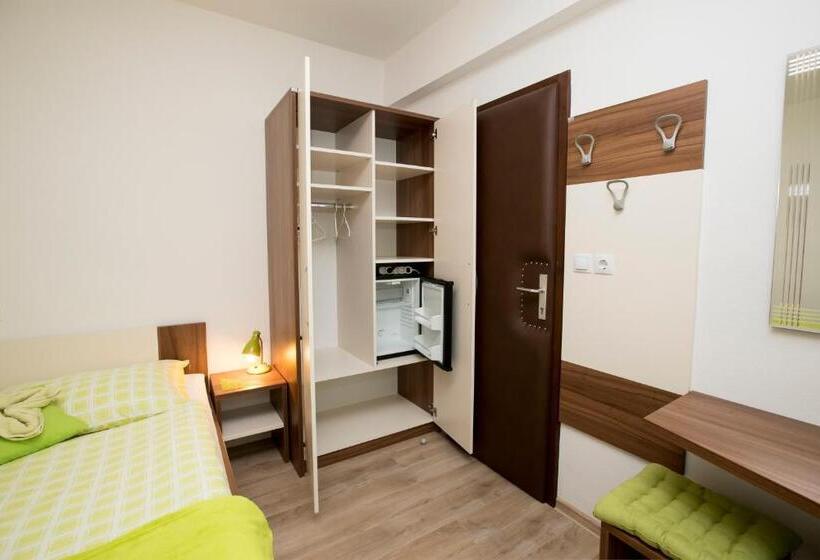 اتاق استاندارد با بالکن, Accommodation Resman