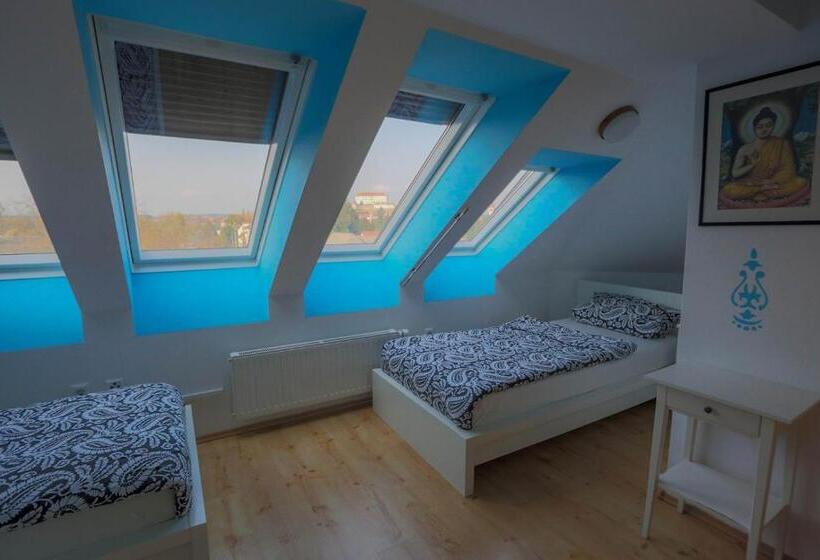 اتاق استاندارد چهار تخته, Hostel Sonce