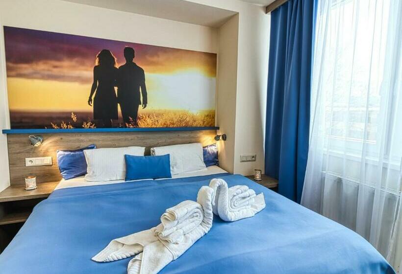 Suite, Familia