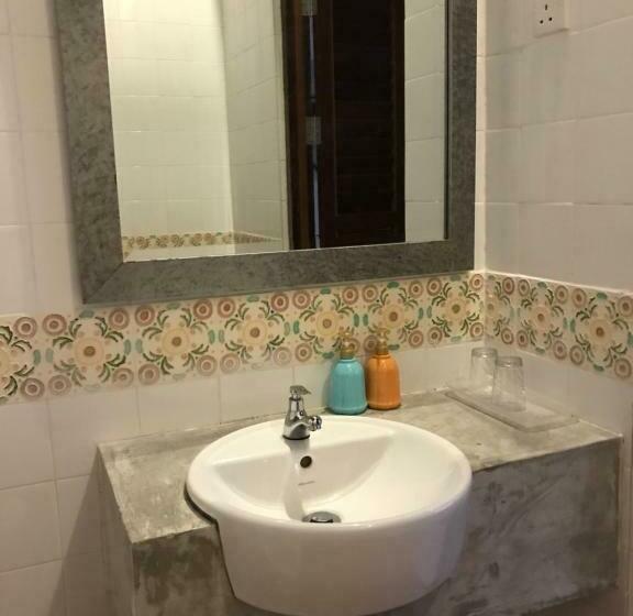 Четырехместный Номер Стандарт с Балконом, Rangoon Residence