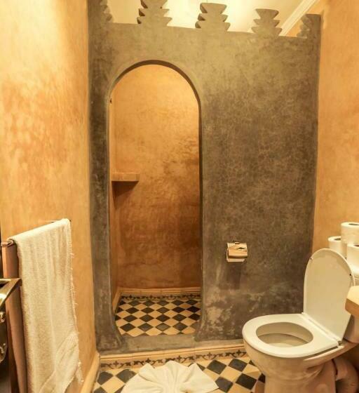 Номер Стандарт, Riad Nakhla