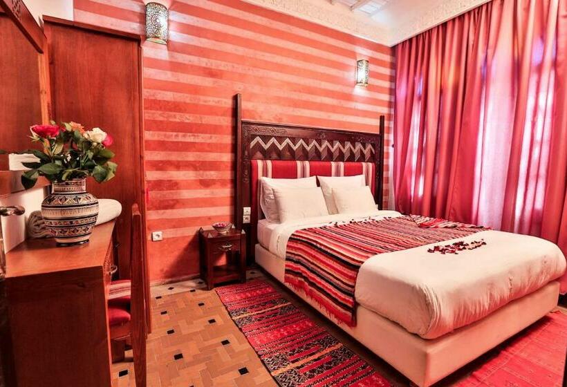 Номер Стандарт, Riad Nakhla