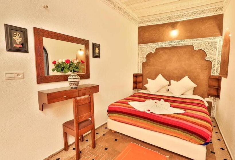 Номер Стандарт, Riad Nakhla