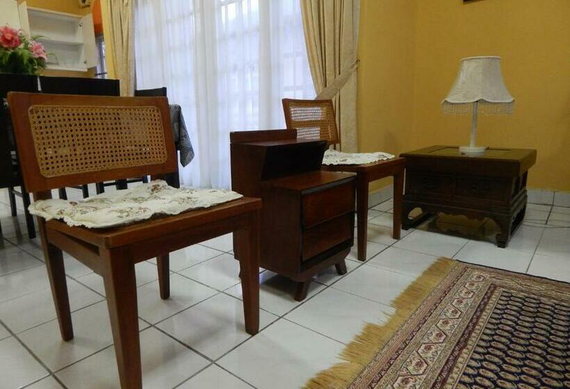 بنجلو قياسى, Rumbia Resort Villa Paka