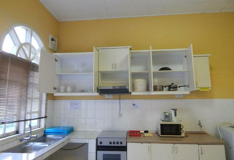 بنجلو قياسى, Rumbia Resort Villa Paka