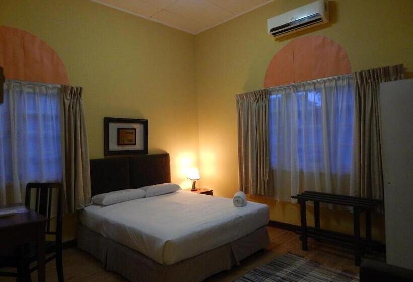 بنجلو قياسى, Rumbia Resort Villa Paka