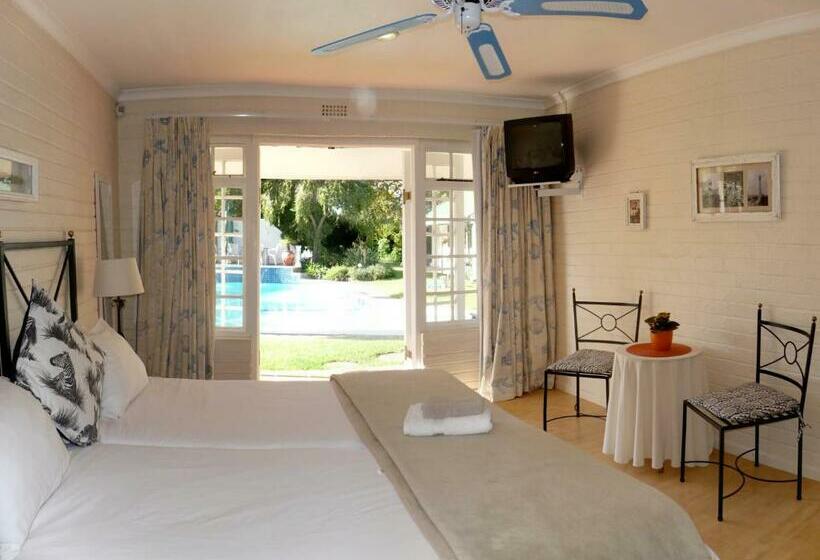 Номер Стандарт Вид на Бассейн, Somer Place B&b