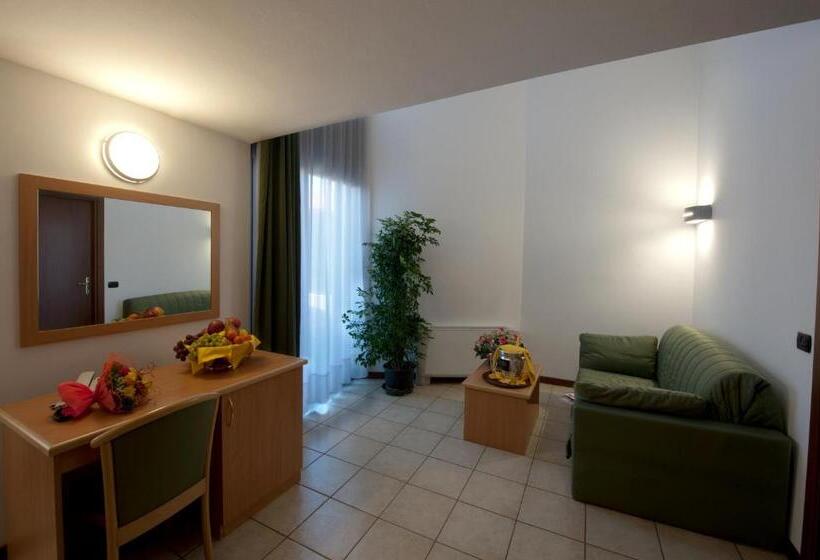スーペリアの４人部屋, Roma
