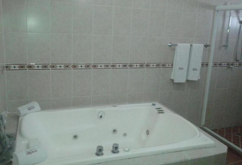 Quarto Estandar 2 Camas Casal, Aquiles