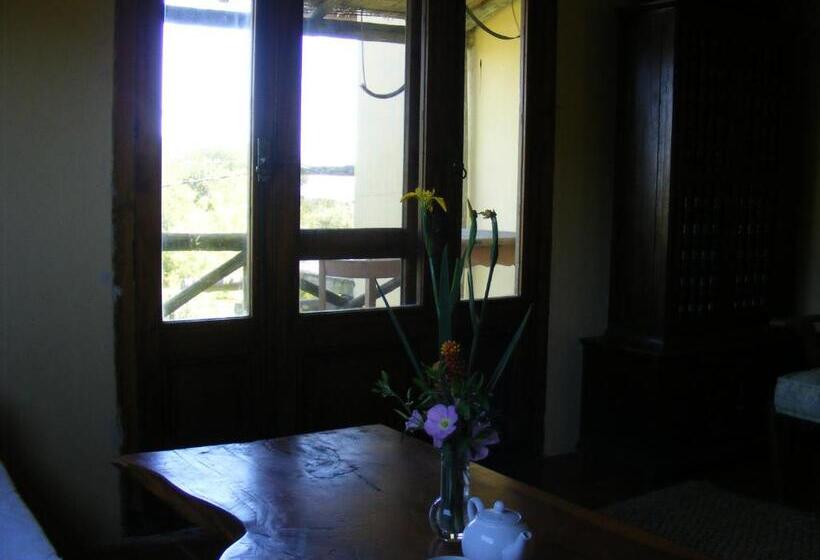 Standard studio with lake view, Hale Lau