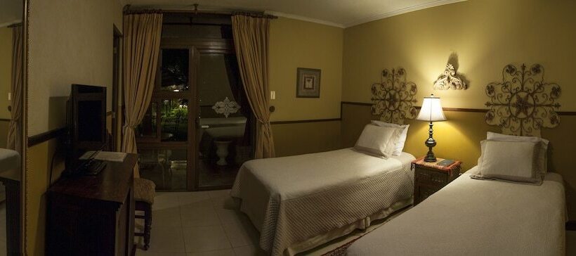 스탠다드 트리플 룸, Hostal Villa Toscana