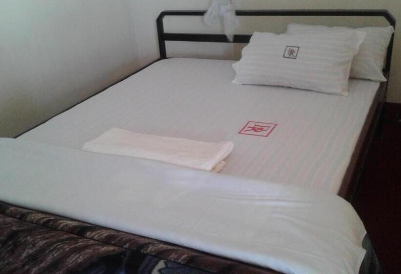 اتاق اکونومی, Brisk Hotel Triangle