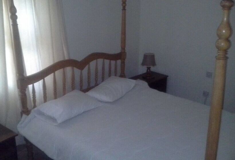 اتاق استاندارد یک نفره, Little Woods Inn