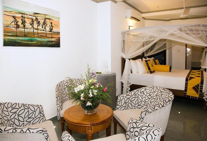 Family Suite, Suriya Arana