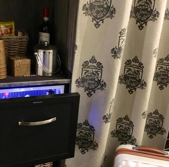 Family Suite, Mezzo