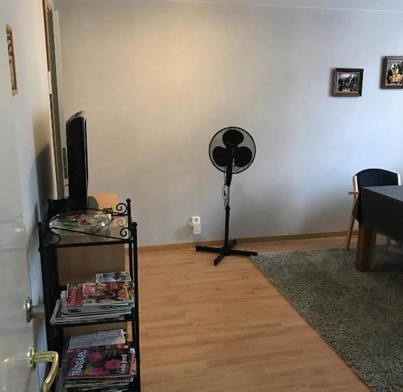 带花园景观及2个卧室的公寓, Hedemora Logi