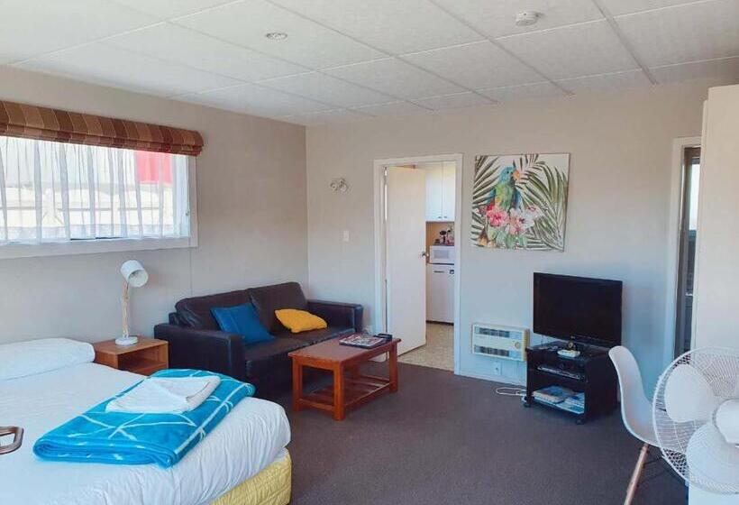 إستوديو قياسى, Classique Lodge Motel
