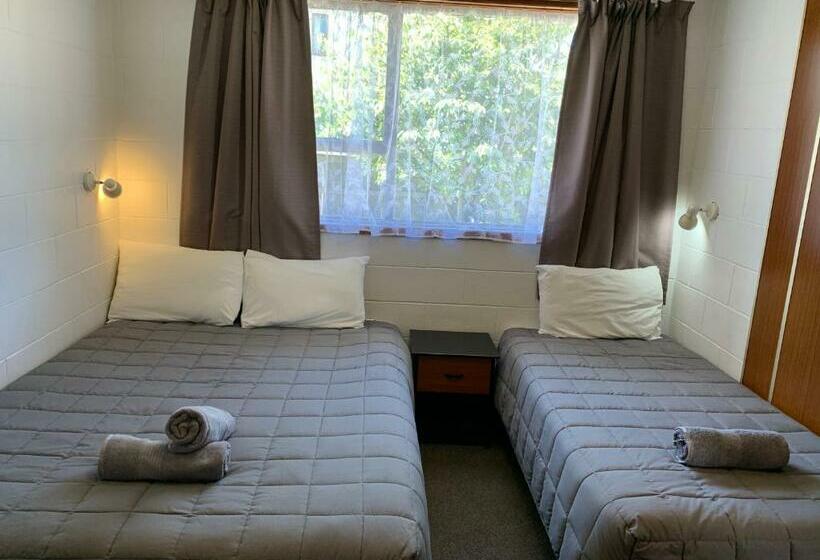 آپارتمان خانوادگی, Cumberland Motel
