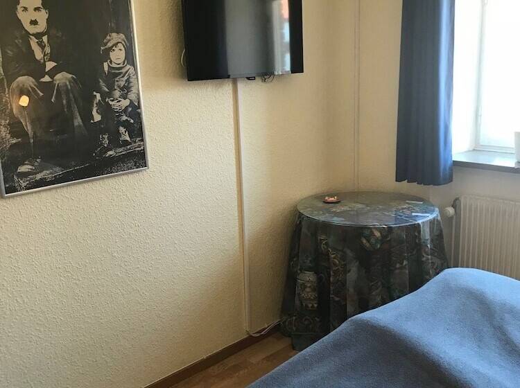 Номер Стандарт Индивидуальный, Chaplin