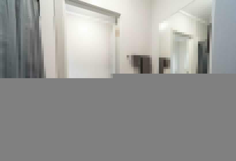 استوديو أساسي, Kensington Motel