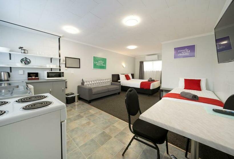 Студия Стандарт, Kensington Motel