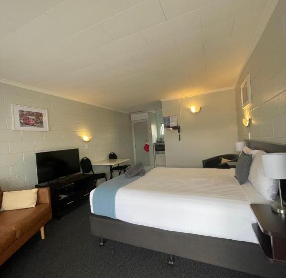 Студио Базик, Kensington Motel