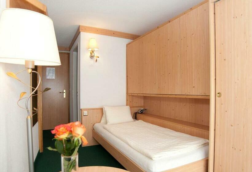 Quarto Estandar Individual, Ambiente