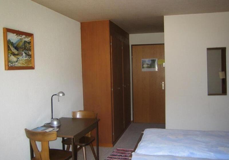 اتاق استاندارد سه نفره, Elite B&b