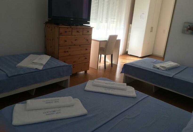 اتاق استاندارد چهار تخته, San Giobbe