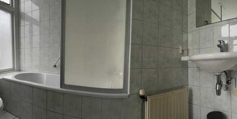 Номер Basic, Van Oppen