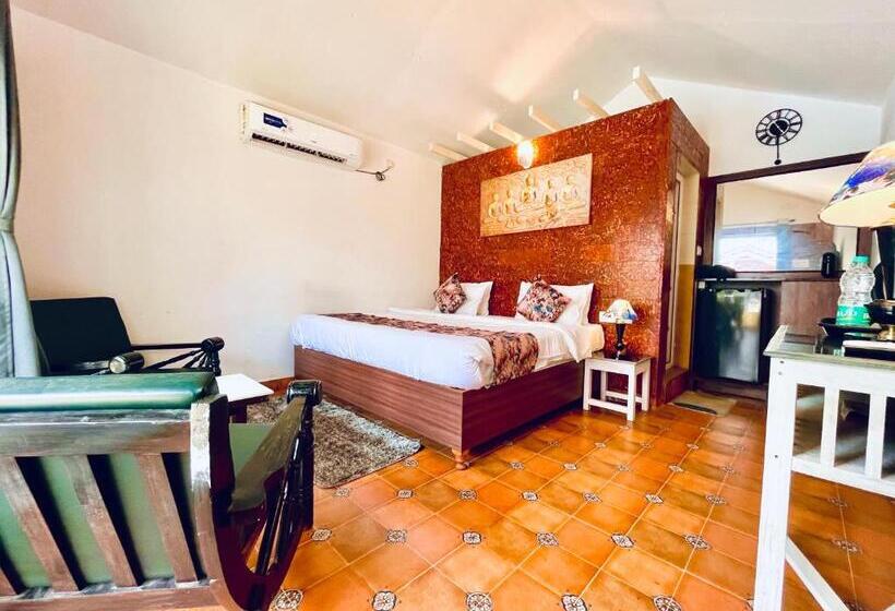Номер Стандарт Вид на Бассейн, The Winterline Beach Resort, Goa