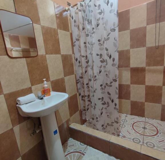 اتاق استاندارد سه نفره, La Casa Colorada