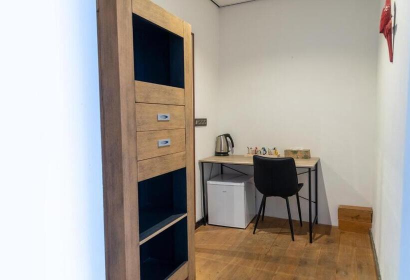 Трехместный Номер Стандарт с Балконом, Rooms