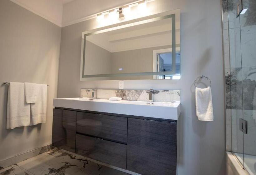 اتاق لوکس, Niagara Luxury Suites