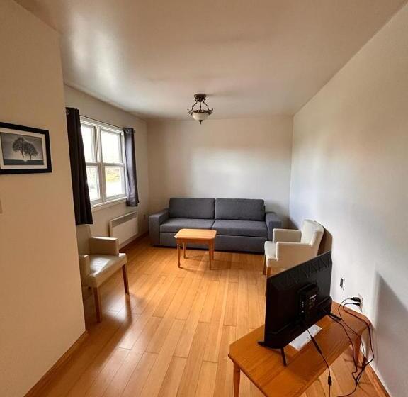 패밀리 스위트, Homeport Motel