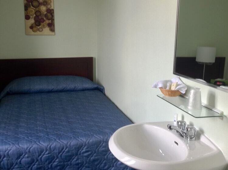 חדר מוזל מקלחת משותפת, Auberge Centre Ville